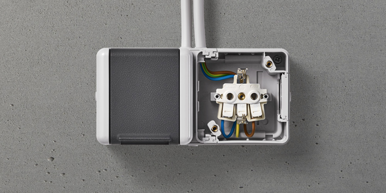 Doppelsteckdose mit Trennsteg bei ULSYTEC in Haiger